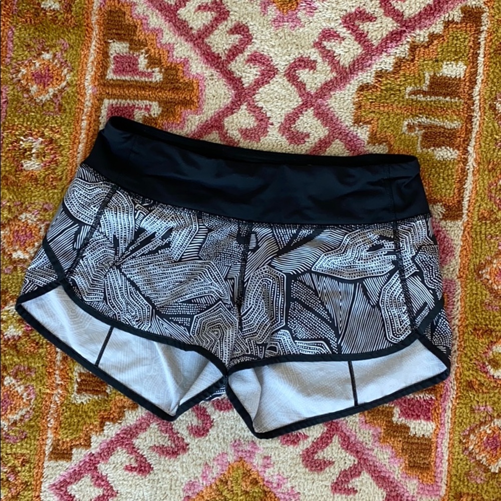 Lululemon Speed Up Short 
2.5"